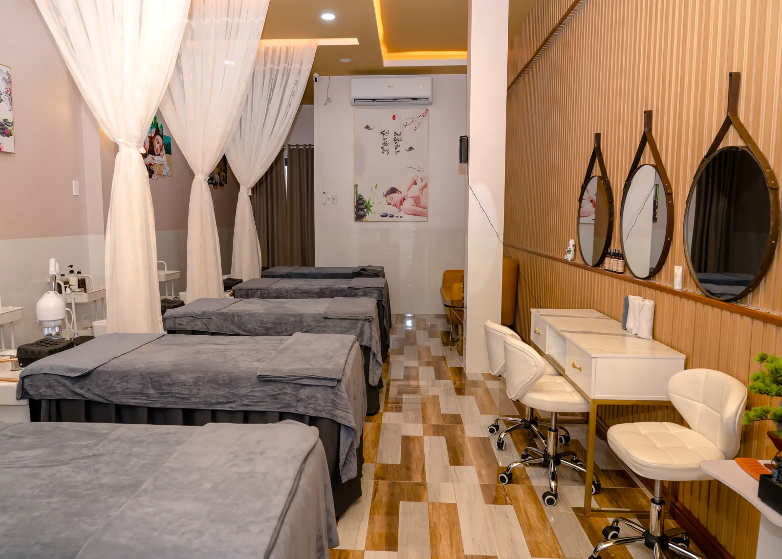 A corner of the room with a bed and a row of mirrors behind it